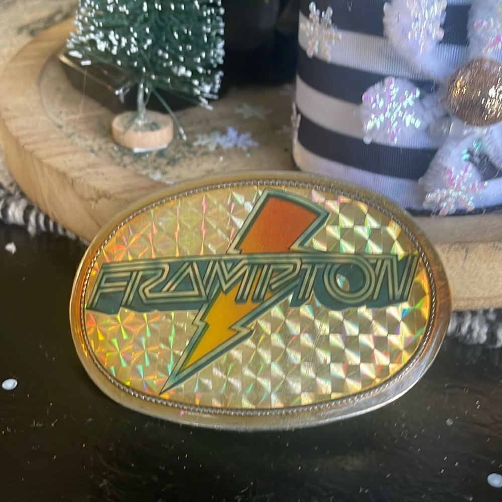 FRAMPTON COMES ALIVE VINTAGE 1976 COLLECTIBLE ROCK & ROLL BELT BUCKLE